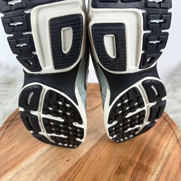 Nike V2K Run PRM Women's Size 10 Light Pumice Light Orewood FN6703-003‎ - Picture 6 of 8